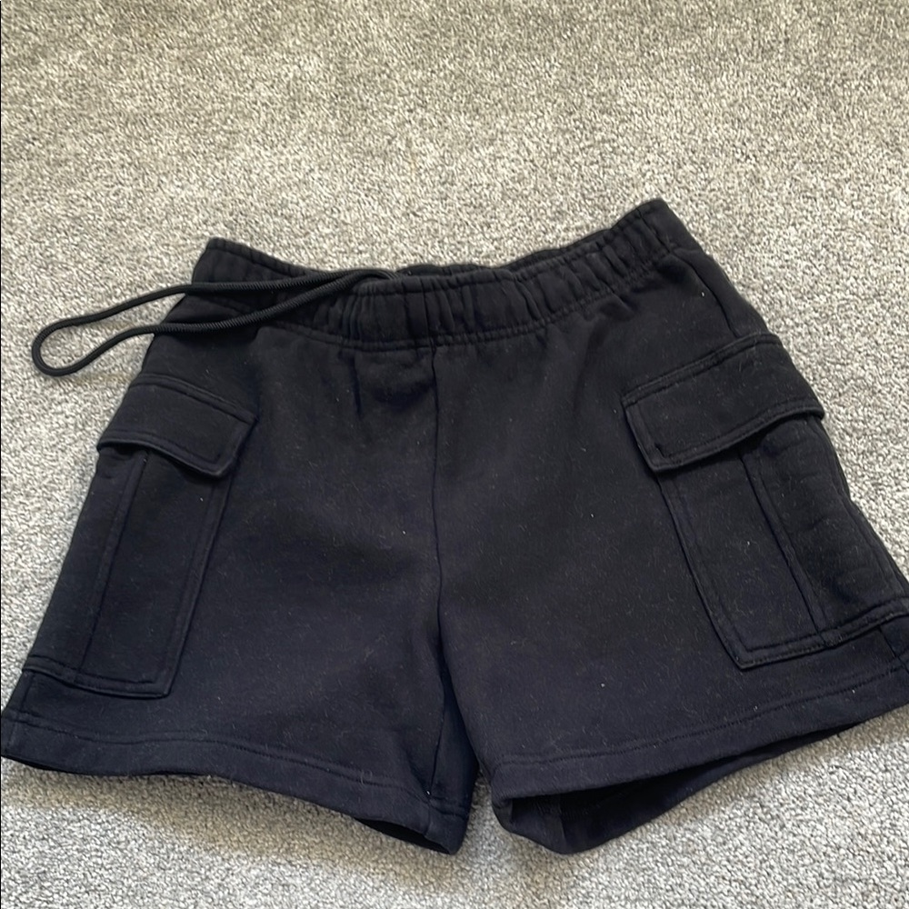 Aritzia TNA Black Cargo Boyfriend Shorts Relaxed Fit Cotton Blend